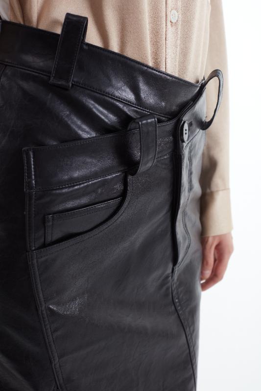 2025KIMUSSO International Fashion Week Deconstruct the slit leather skirt