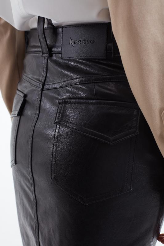 2025KIMUSSO International Fashion Week Deconstruct the slit leather skirt