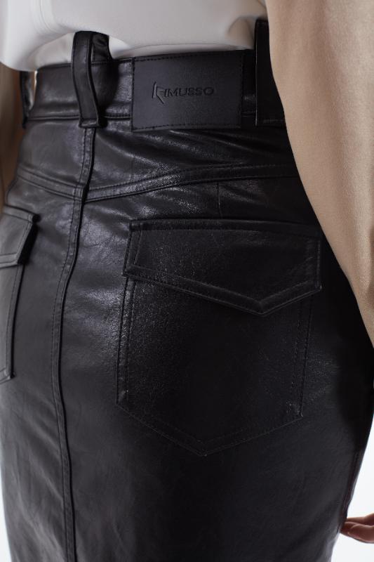 2025KIMUSSO International Fashion Week Deconstruct the slit leather skirt