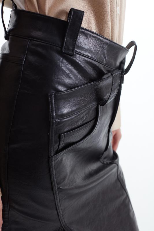 2025KIMUSSO International Fashion Week Deconstruct the slit leather skirt