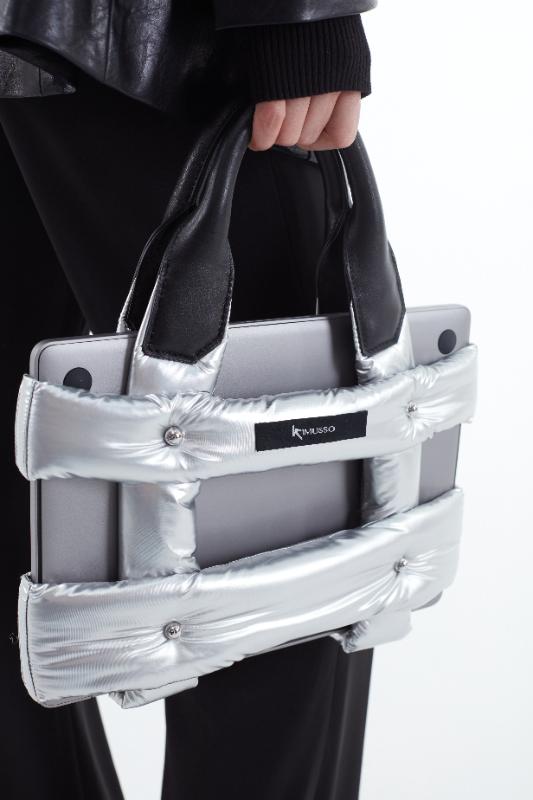 2025KIMUSSO International Fashion Week Silk wadded shock-proof computer bag