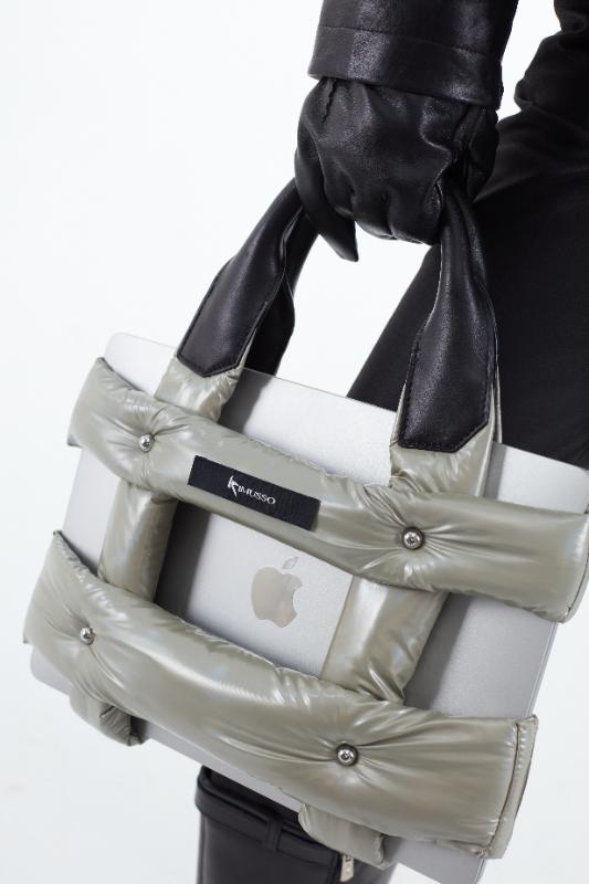 2025KIMUSSO International Fashion Week Silk wadded shock-proof computer bag
