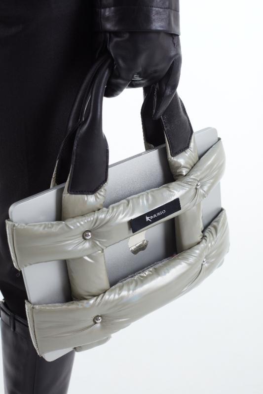 2025KIMUSSO International Fashion Week Silk wadded shock-proof computer bag