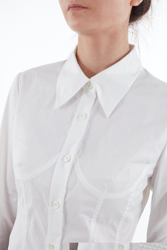 2025KIMUSSO International Fashion Week Slim-fit shirt with curved hem