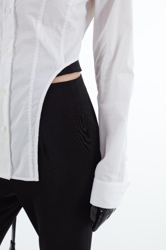 2025KIMUSSO International Fashion Week Slim-fit shirt with curved hem