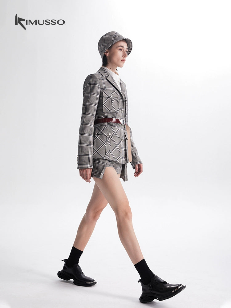 025KIMUSSO International Fashion Week runway show double-breasted plaid commuter long-sleeved fashion military-style plaid shorts