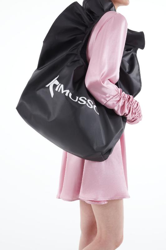 2022KIMUSSO International Fashion Week Waterproof cloud underarm bag