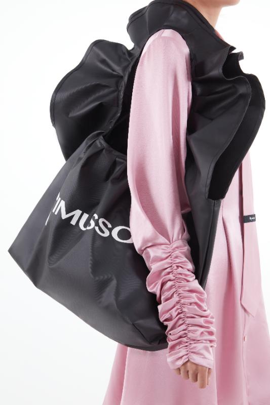 2022KIMUSSO International Fashion Week Waterproof cloud underarm bag