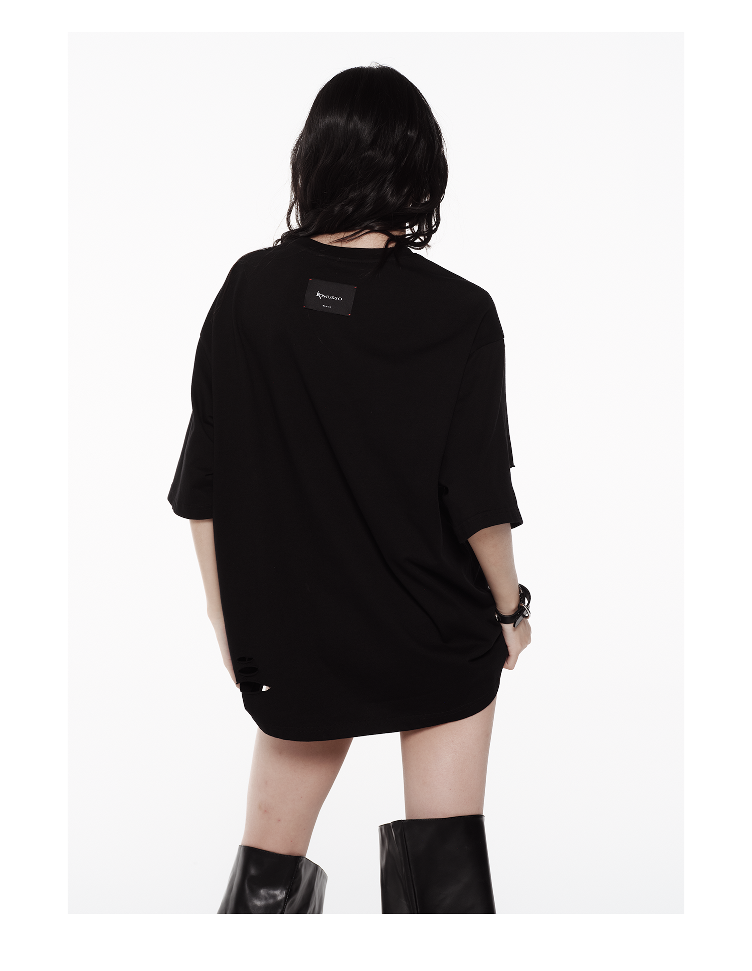 KIMUSSO Thorn Motif Relaxed White Graphic Tee